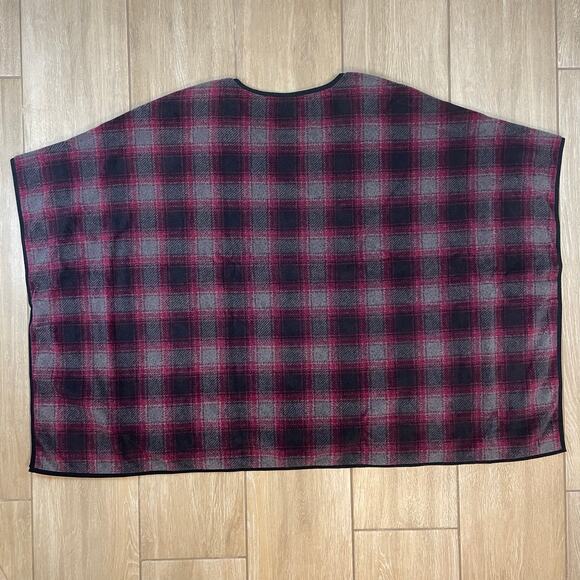 Denim & Co Plaid Fleece Poncho Top 2X/3X Red Black Pullover Plaid Cape QVC NWT - Picture 2 of 10